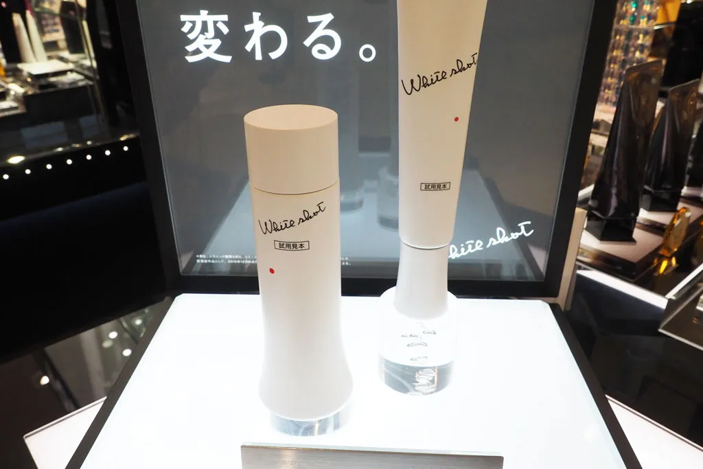 POLAホワイトショットLX 展示画像