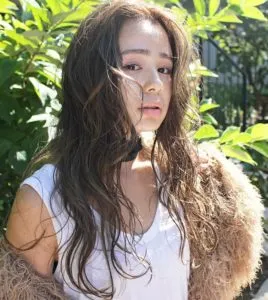 ヘアカラーの種類全集。色の種類や入れ方、失敗しない注文方法まとめ。自分に似合う理想の髪色を見つけよう。 アイキャッチ画像