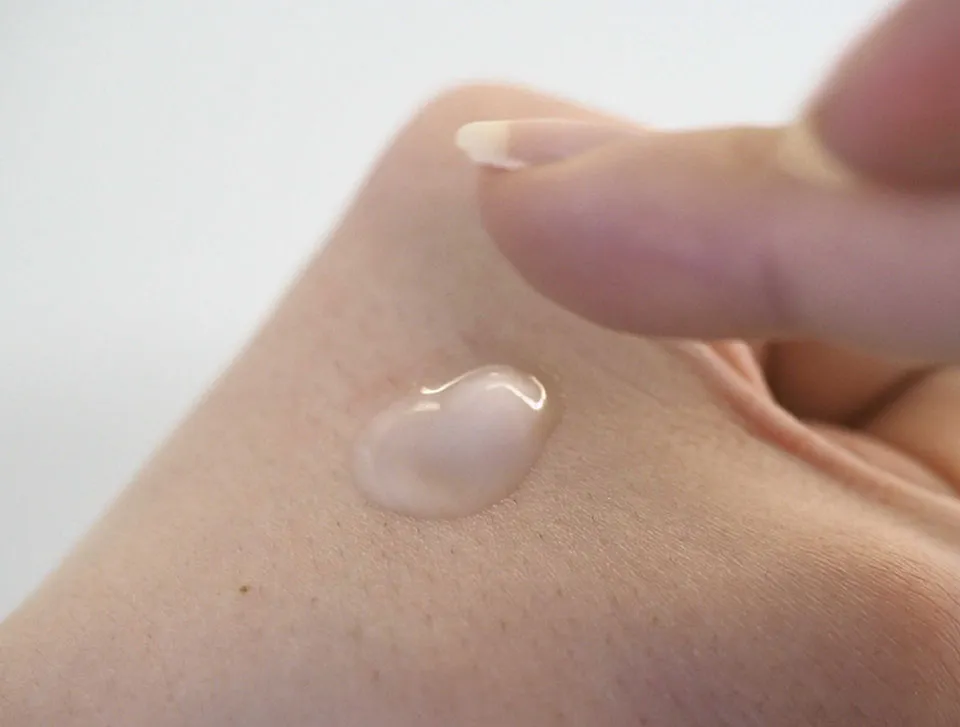 アンプルールラグジュアリーホワイトセラム使用感写真