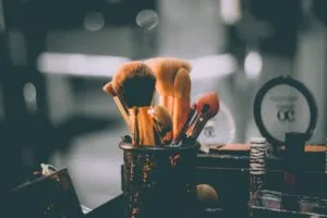 【オーバルブラシ】毛穴が消える歯ブラシ型メイクブラシおすすめ10選。ファンデーションが均一に仕上がる！プロも認める魅力とは？ アイキャッチ画像