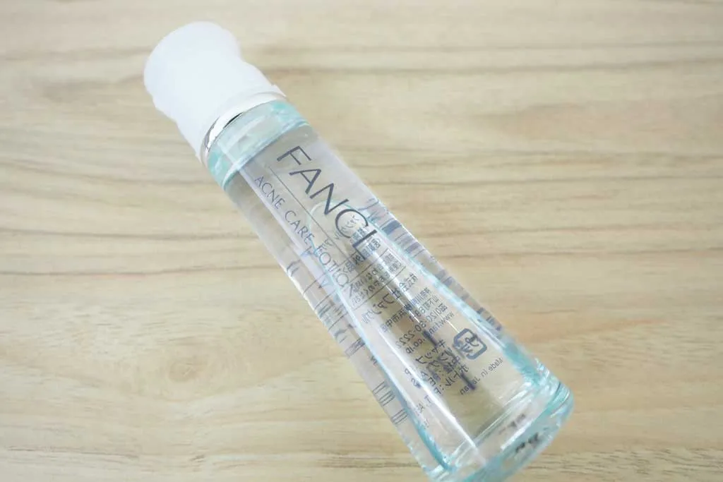 アクネケア化粧液のパッケージ