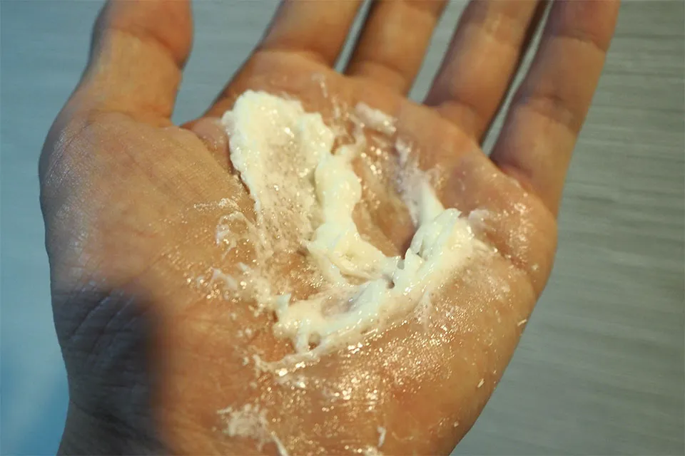 トリートメントとインテンシブパウダーを混ぜ合わせた画像