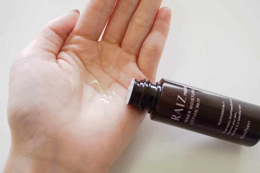 モイスチュアローションを手にとったテクスチャ