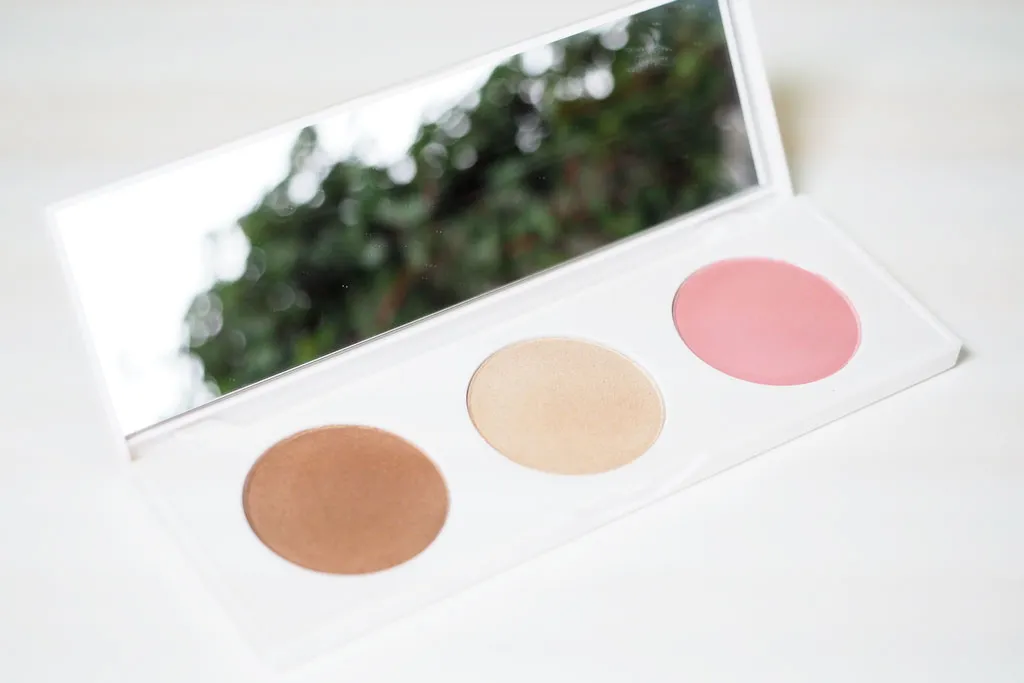 【rms beauty】センシュアルスキントリオが万能すぎる!しっとり輝く透明感を生み出す限定パレット。 アイキャッチ画像