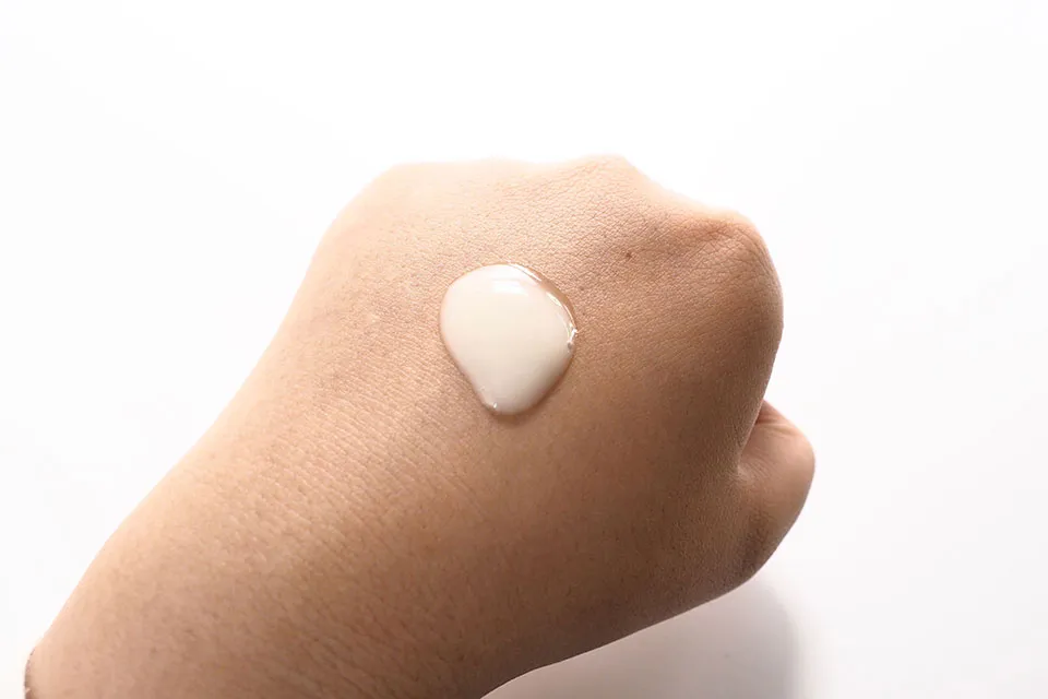 モイスト&リフトエッセンスの使用画像