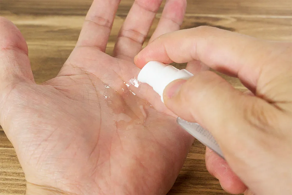 オイルを手に出した画像