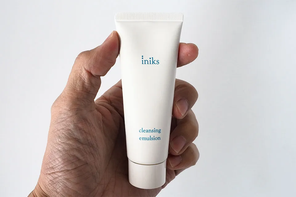 イニクス クレンジング エマルジョンのパッケージ