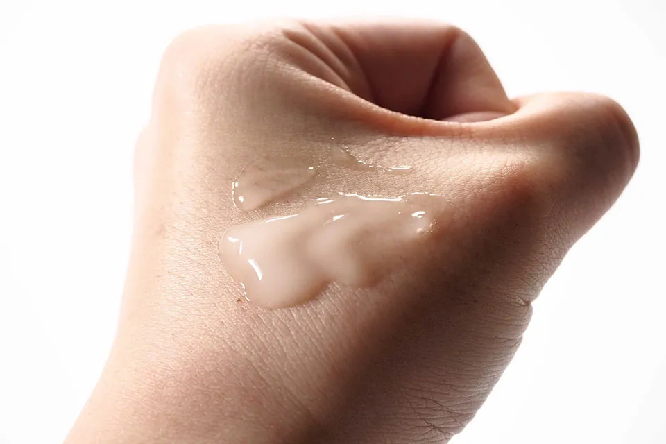 ビューティーモールオールインワンリッチタイプ フラーレンジェル使用感写真