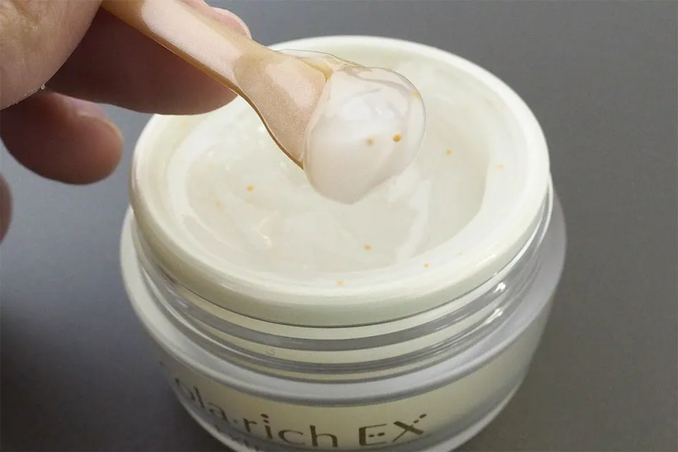 コラリッチEXブライトニングリフトジェルのジェル