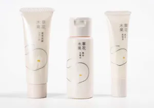 【草花木果】白花八草 美白ラインの口コミと成分を専門家が検証！美白効果は本物だった。 アイキャッチ画像