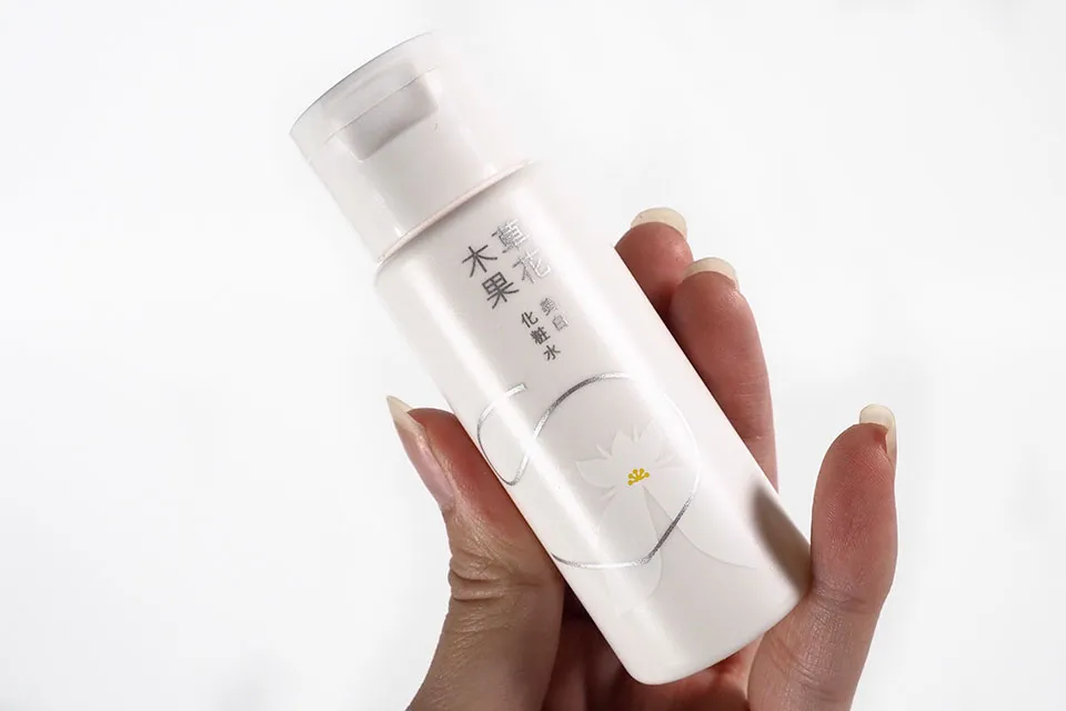 草花木果化粧水写真