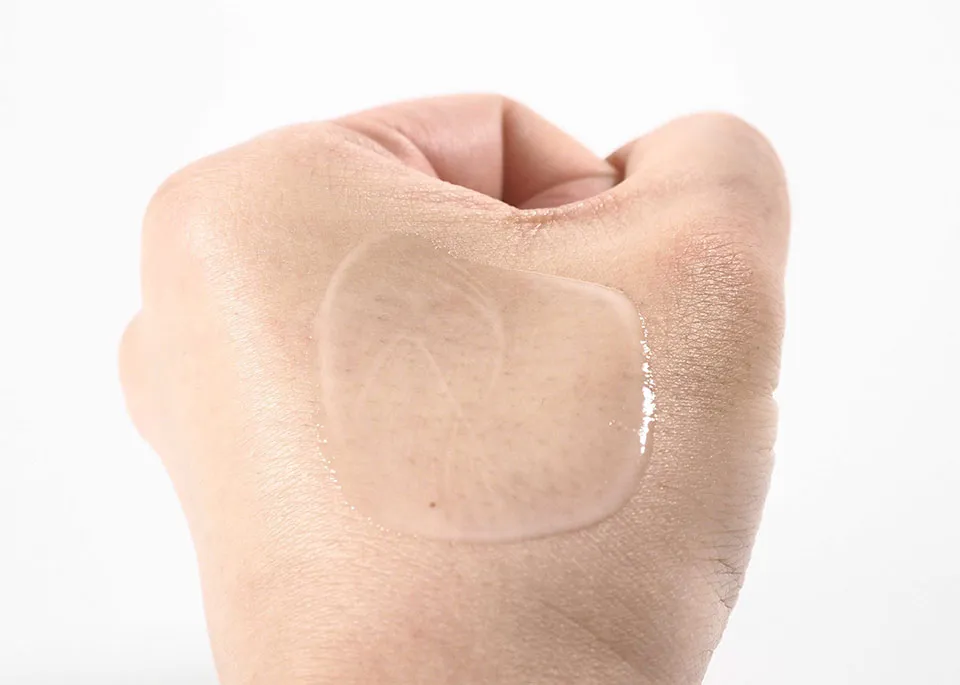 草花木果美容液使用写真