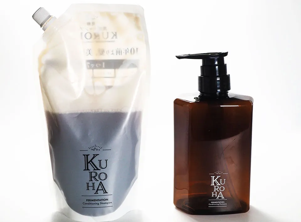 クロハシャンプーのボトルとパウチの写真