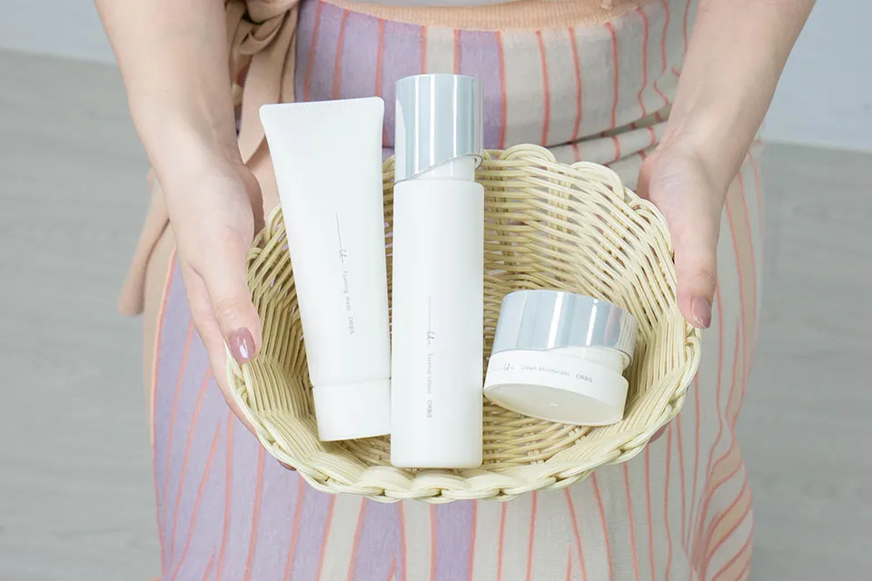 ユードットシリーズをかごに入れて持っている画像