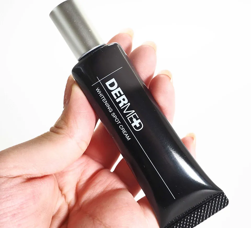 デルメッドホワイトニングスポットクリーム本体の見た目写真