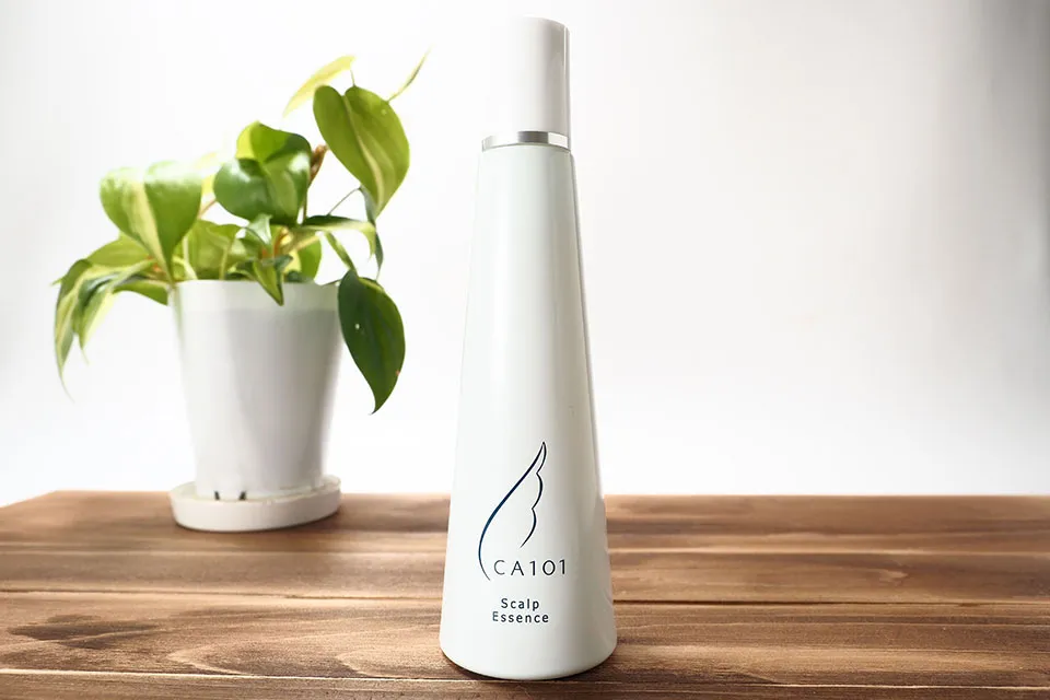 【女性用育毛剤】薬用スカルプエッセンスCA101を徹底調査。口コミ集計では83%が『効果あり』！ボリュームアップや頭皮ケア効果を実際に使って調べてみた アイキャッチ画像