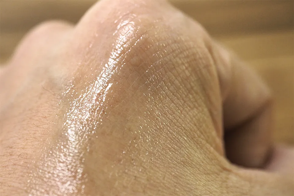 リップセラムのテクスチャ