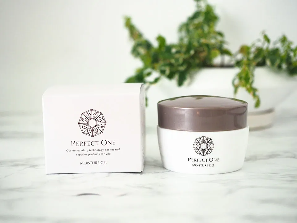 パーフェクトワン モイスチャージェル 箱を含めた外観