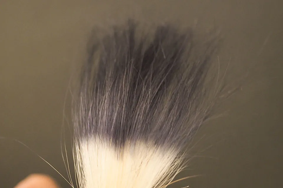 ホワイトブリーチ毛をアッシュグレイで回染毛