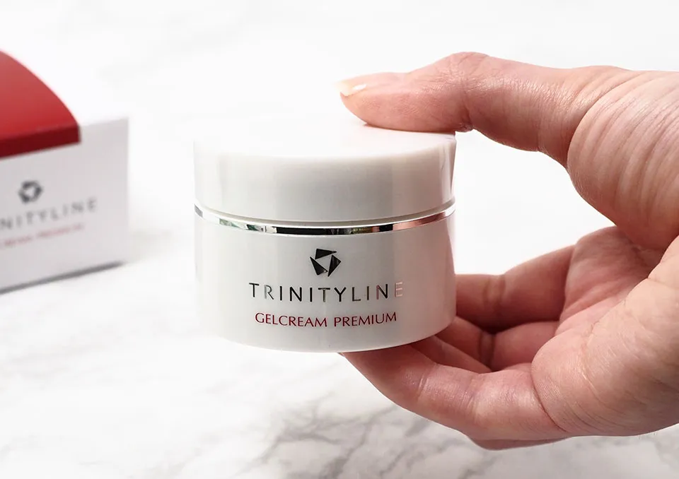 トリニティーライン持ってる写真