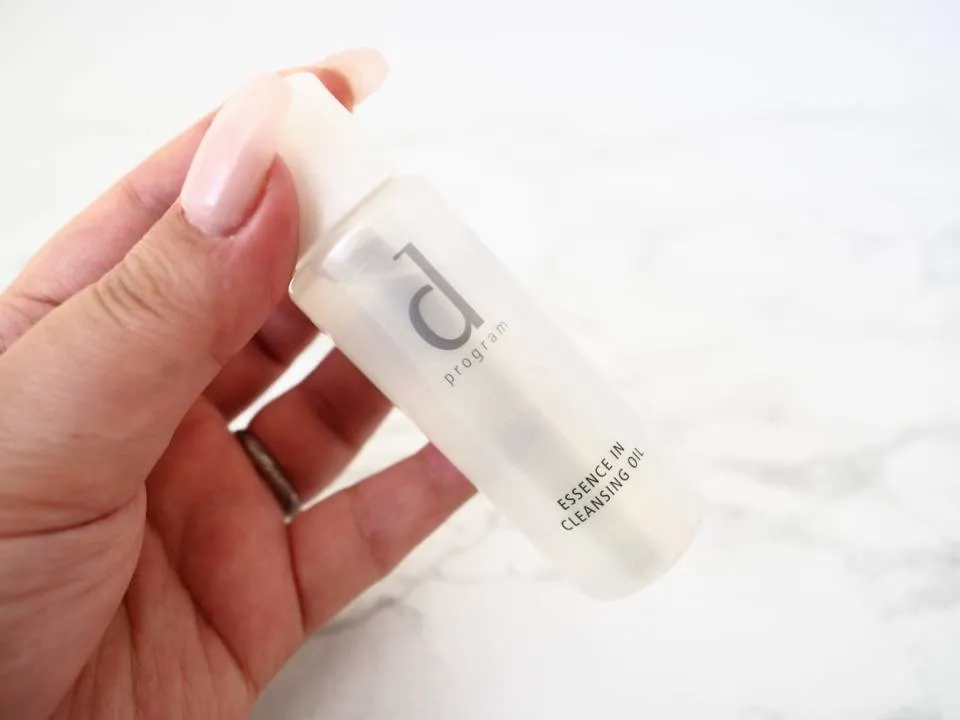 dプログラムエッセンスインクレンジングオイルトライアルサイズの写真