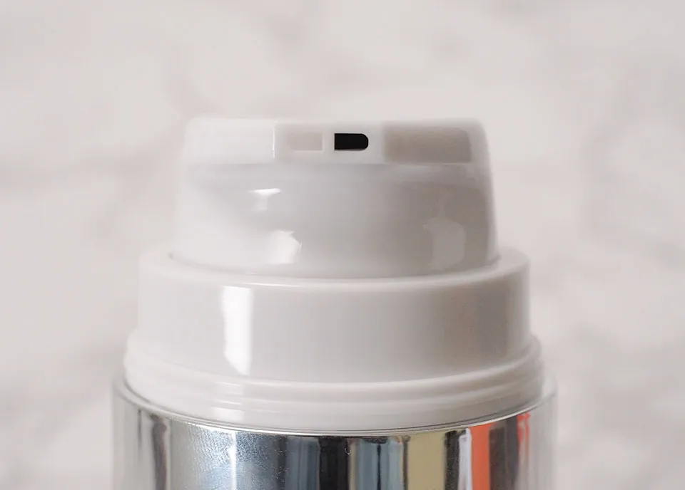 ブラックデュアルトリートメントのプッシュ部分をアップしている写真