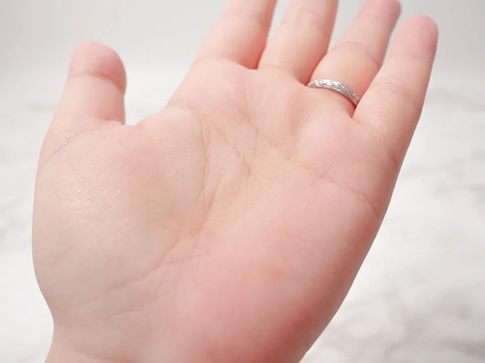 ブラックデュアルトリートメントを手に出して石けんで洗ったあとの写真