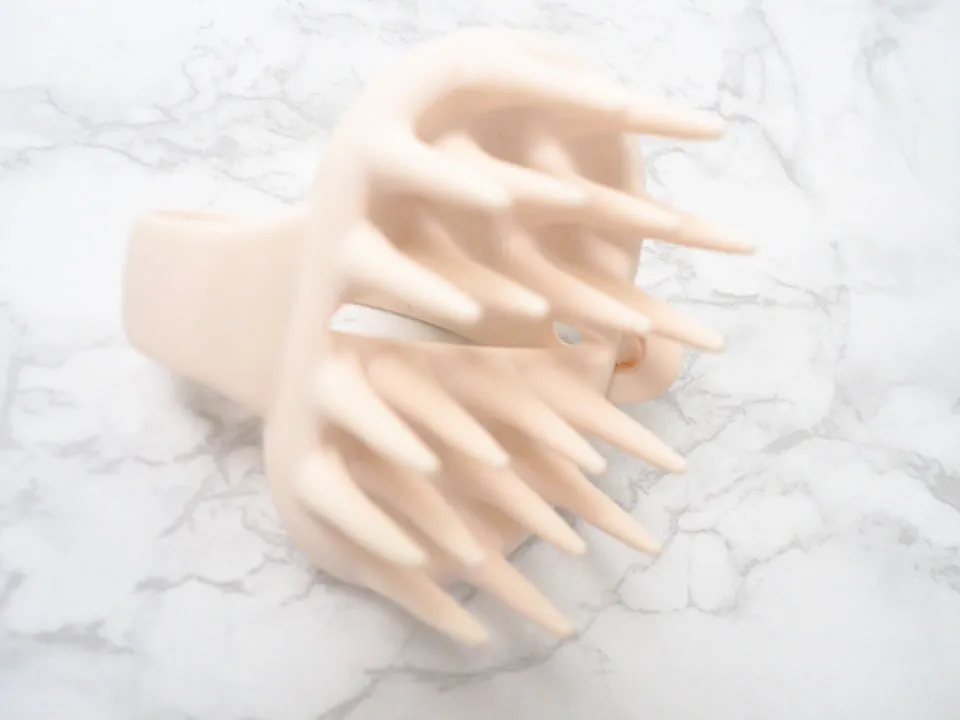 haruシャンプーとシャンプーブラシを使用している写真