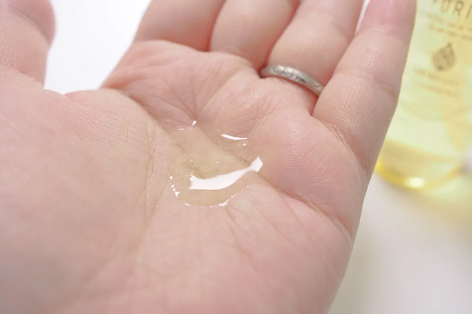 furimeを手に出している写真