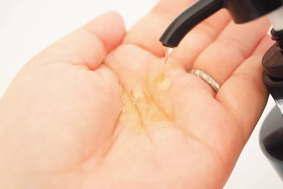 ビオルチアシャンプーを手に出している写真