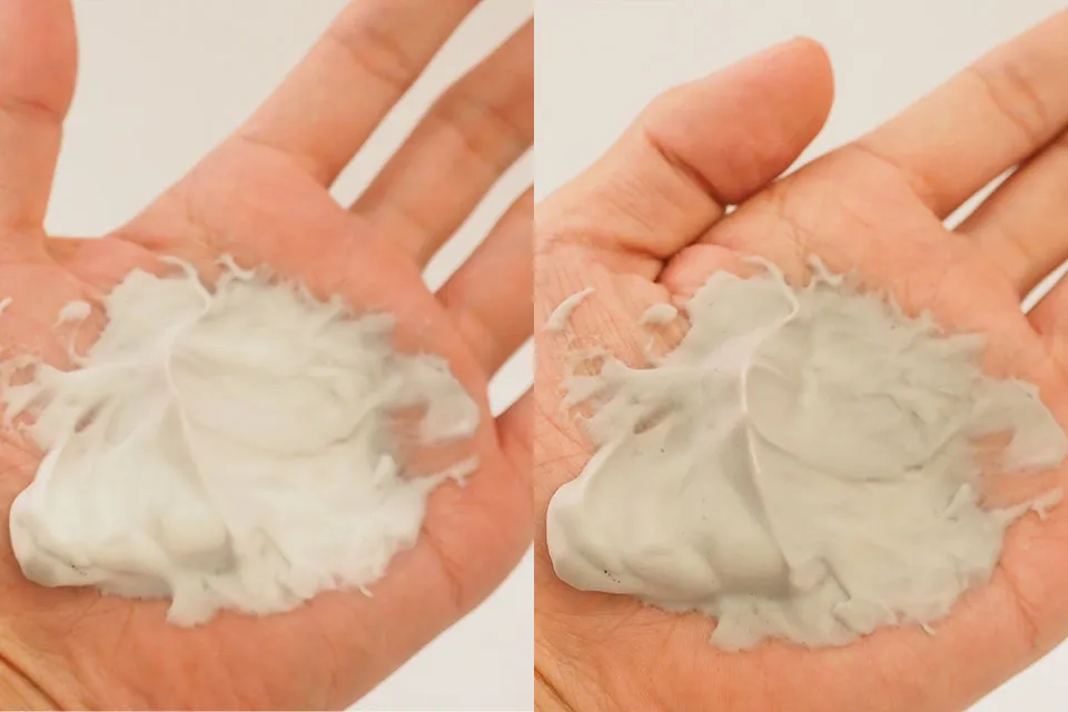 手に出した泡の色が変わるシーン