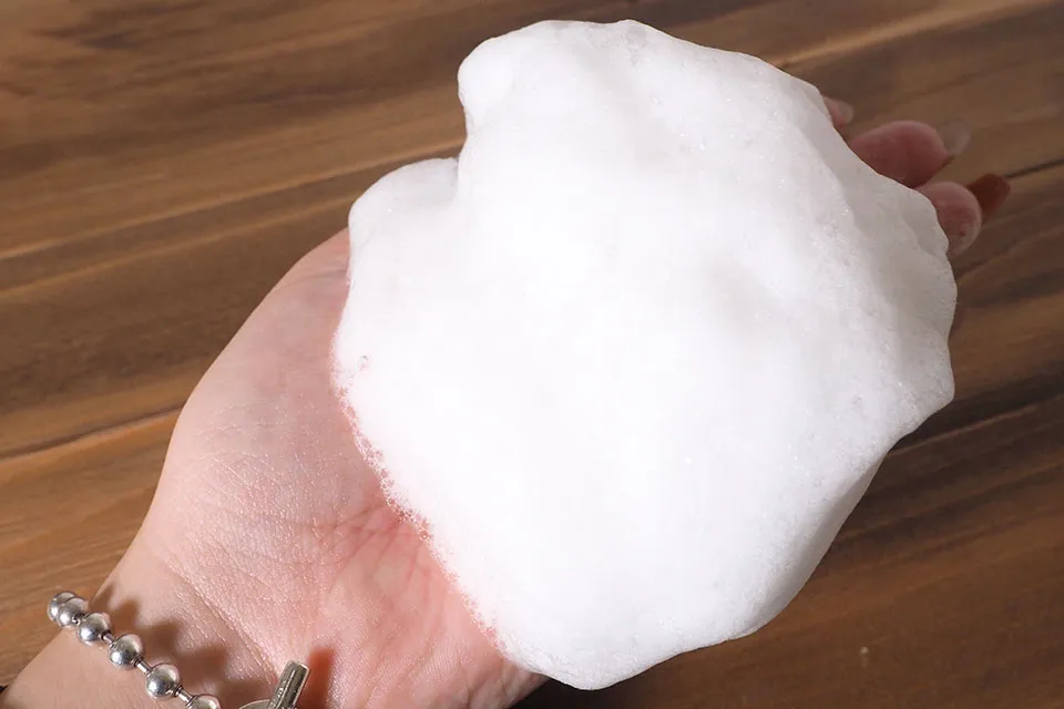 ラスティークシャンプーを泡立てネットで泡立てた画像