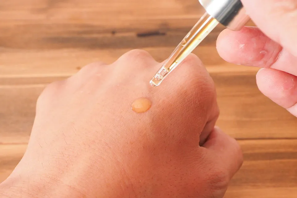 ビューティーオープナー美容液の塗布