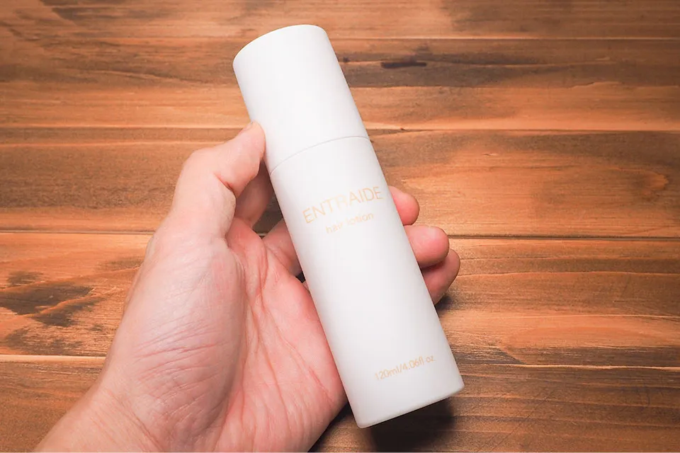 アントレッドローションを手に持ったシーン