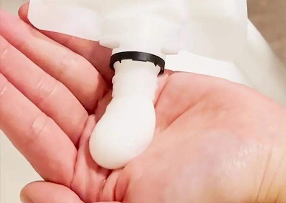 モアブルームを手に出している画像