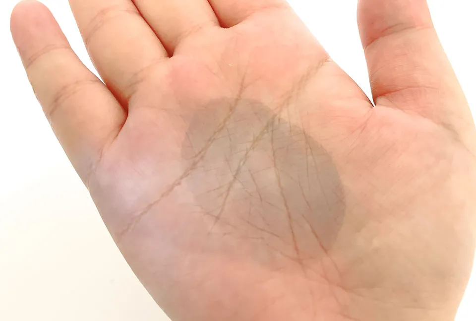 ボタニカルカラークリームシャンプーブラックの色残りをしている画像