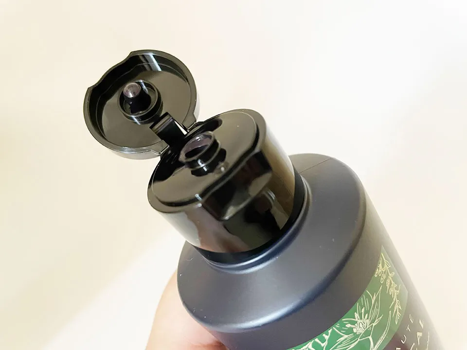ボタニカルカラークリームシャンプーのキャップ部分