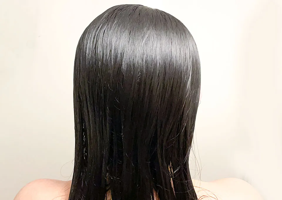 スカルプDトリートメントを塗布した髪の画像