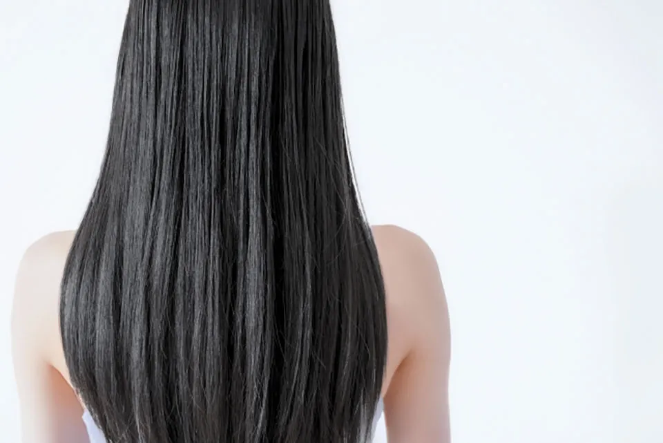黒髪ロングの女性の画像