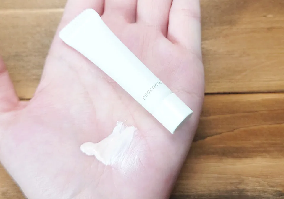 ディセンシア日焼け止め美容液使用感写真