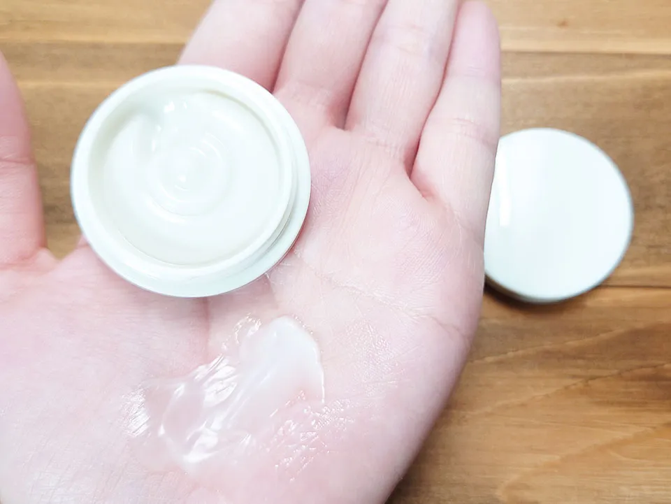 ディセンシア保湿クリーム使用感写真