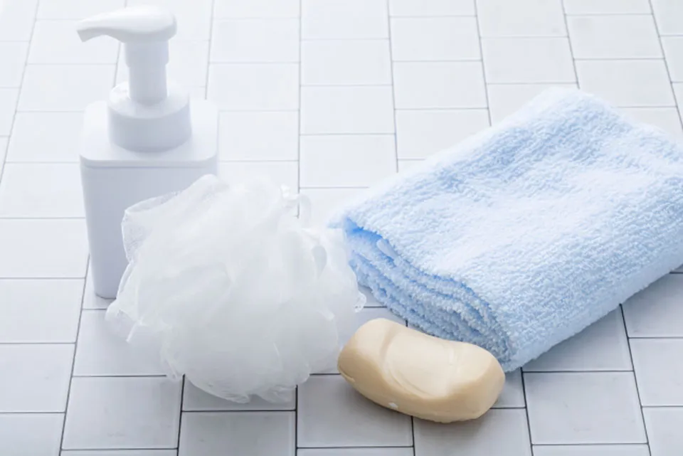 石鹸、泡立てネット、タオル、洗顔ボトルの画像