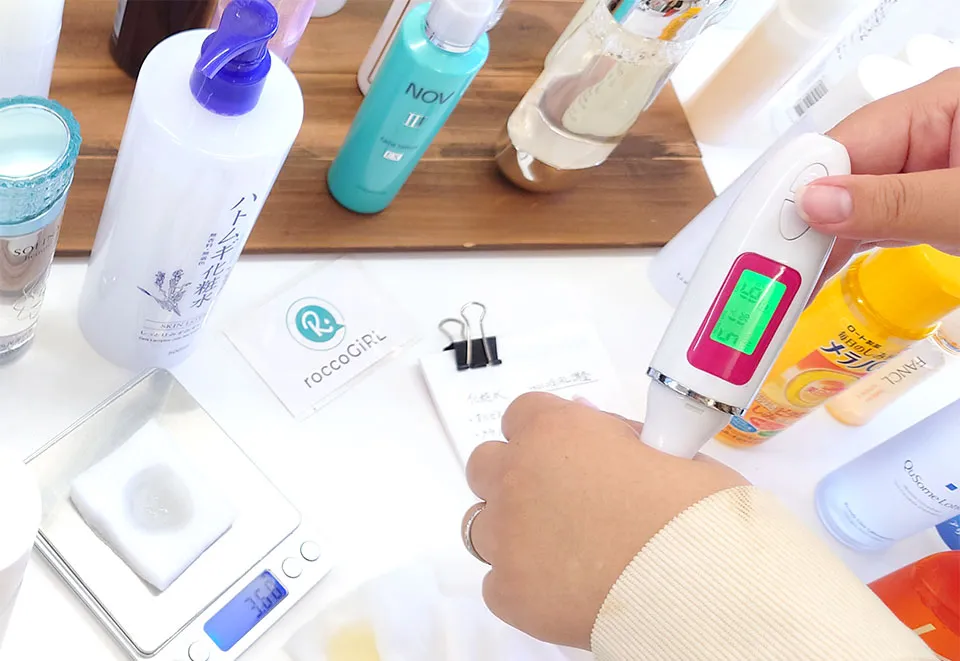 保湿力を計測している写真