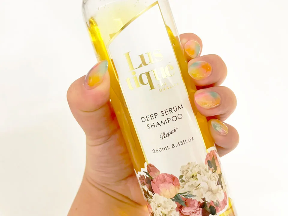 ラスティークを手に持っている画像