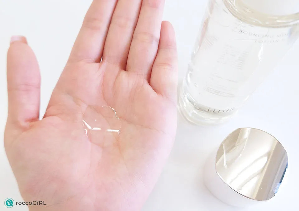 エリクシールリフトモイスト化粧水使用