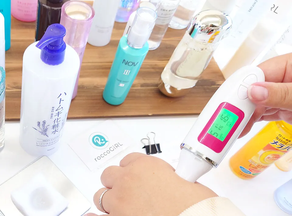 化粧水の保湿力を測る写真