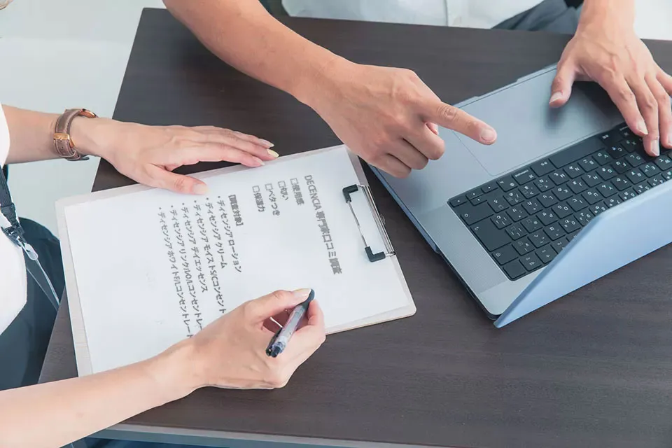 ディセンシア調査記録をする写真