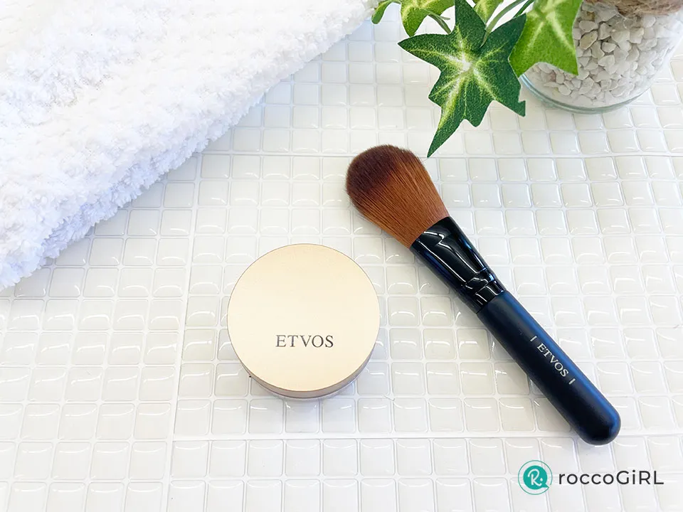 ミネラルリフレクティングスキンパウダーとブラシの画像