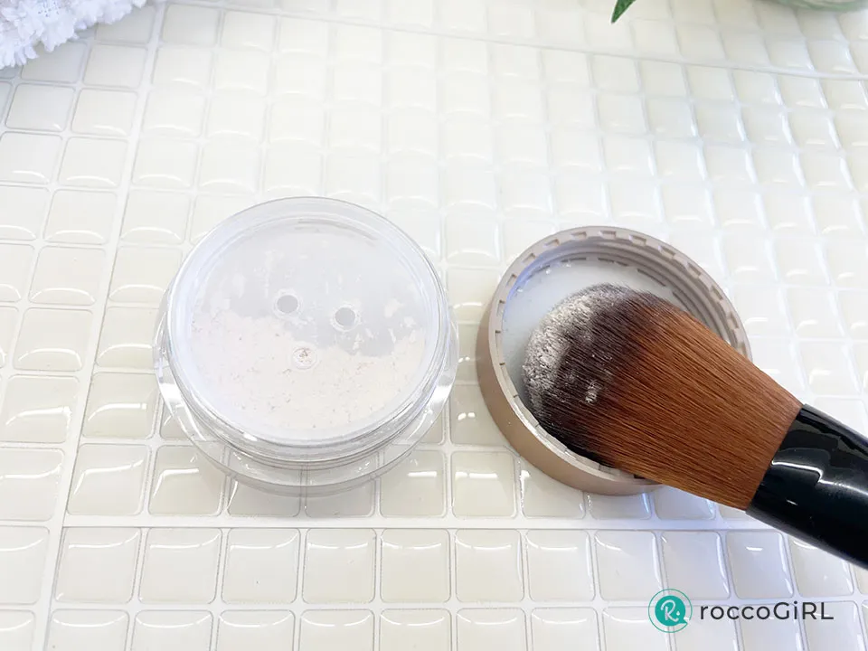 パウダーを含ませている画像