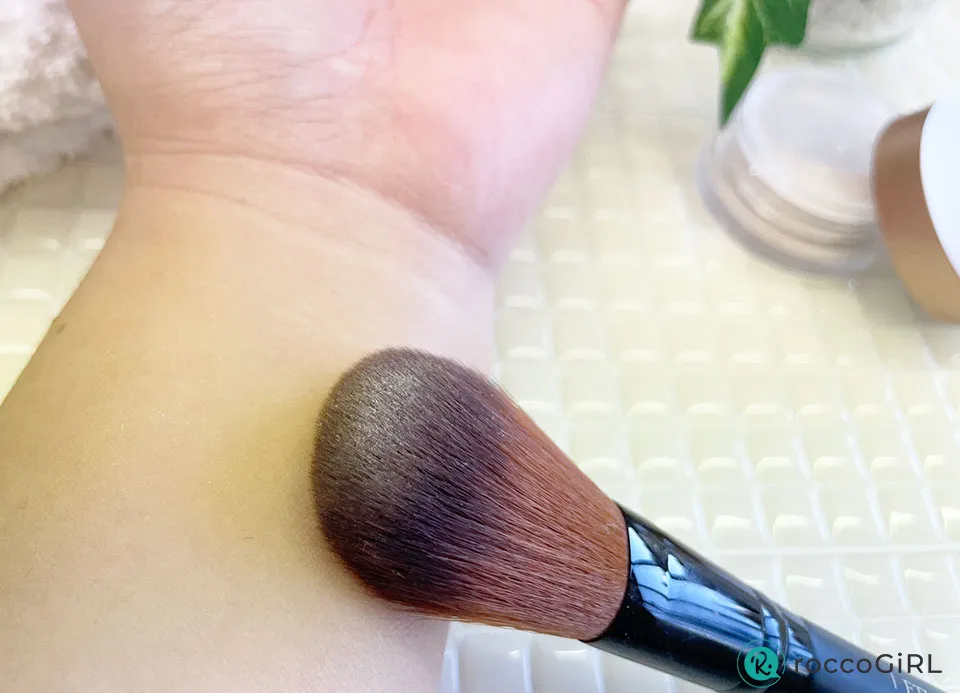 ミネラルリフレクティングスキンパウダーを使っている画像